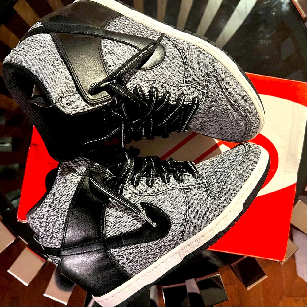 Nike 
Dunk Sky Hi Print